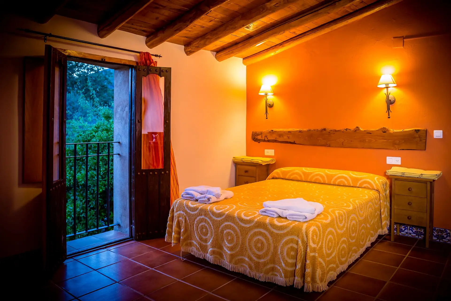 Habitación de matrimonio con balcón